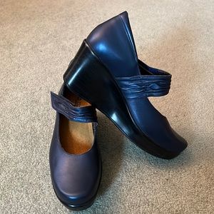 Naot blue metallic leather wedge shoe